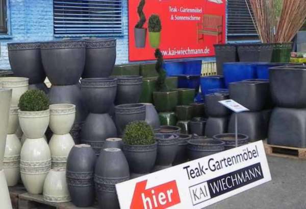 Pflanzgefäße in der Garten-Ausstellung der Kai Wiechmann Filiale in Norderstedt